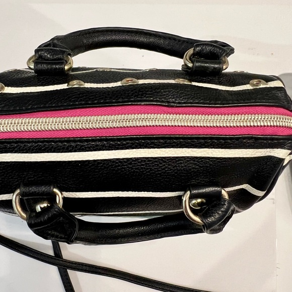 👜 Betsey Johnson Mini Barrel Purse w/ Surprise - Picture 5 of 10